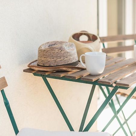Stylish 2Bdr Apt By Acropolis Афины Экстерьер фото
